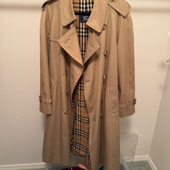 Burberry's Authentic Vintage Trench Coat - Picture 5 of 6